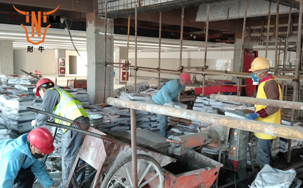 水泥路面上泛起一些小裂痕怎么处理？？？