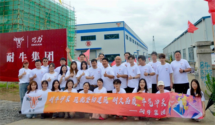 冰球突破集团团建赋能新引擎：：探秘工厂，铸造建材销售铁军.